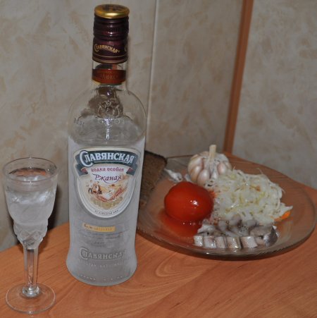 Бутылка и стопка