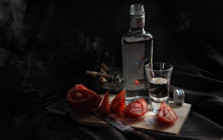 Водка на темном фоне