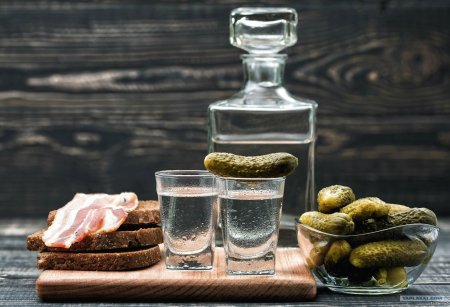 Запотевшая бутылка водки
