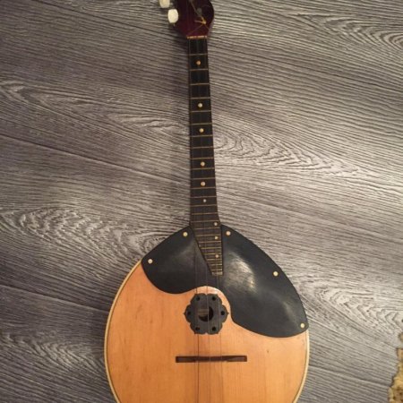 Домбра музыкальный инструмент