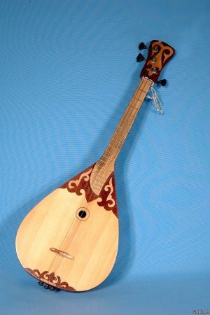 Национальный инструмент казахов домбра