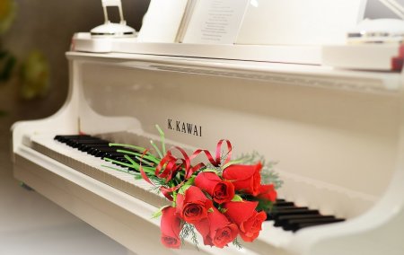 Рояль с цветами