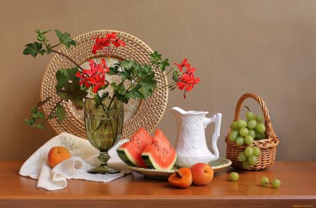 Натюрморты с цветами и едой