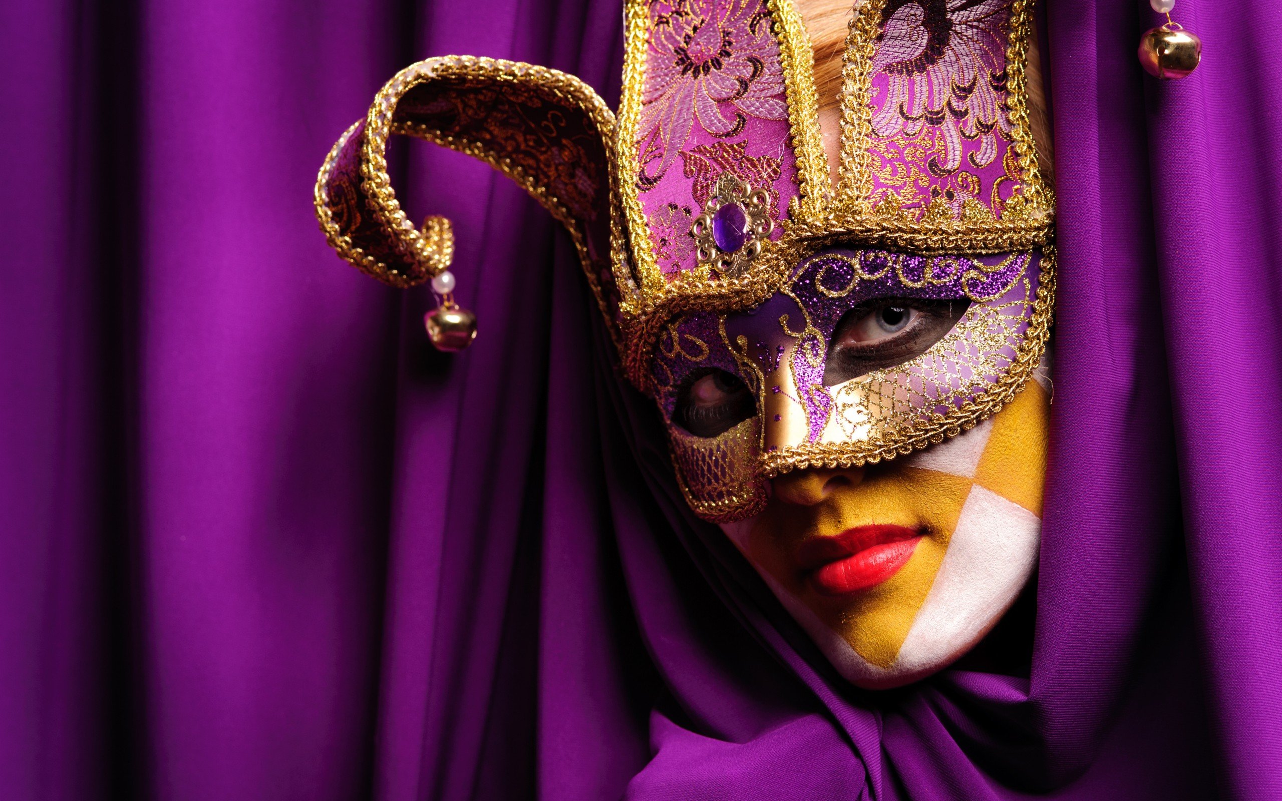 День театра фон. Красивые маски. Театральные маски. Красивые театральные маски. Карнавальная маска.