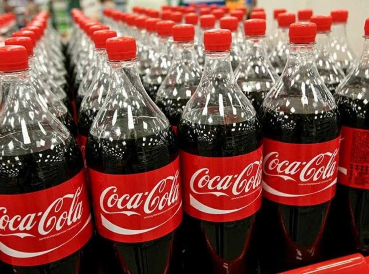 Сколько бутылок кока. Кока кола. Завод Кока-кола Узбекистан. Coca Cola 2.5 Турция. Coca Cola в России.