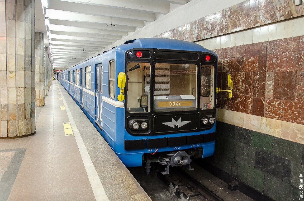 Включи поезд метро. Поезда метрополитена Новосибирск. 81-717 Сокольническая линия. Номерной метро Новосибирск. 81-717 Боинг.