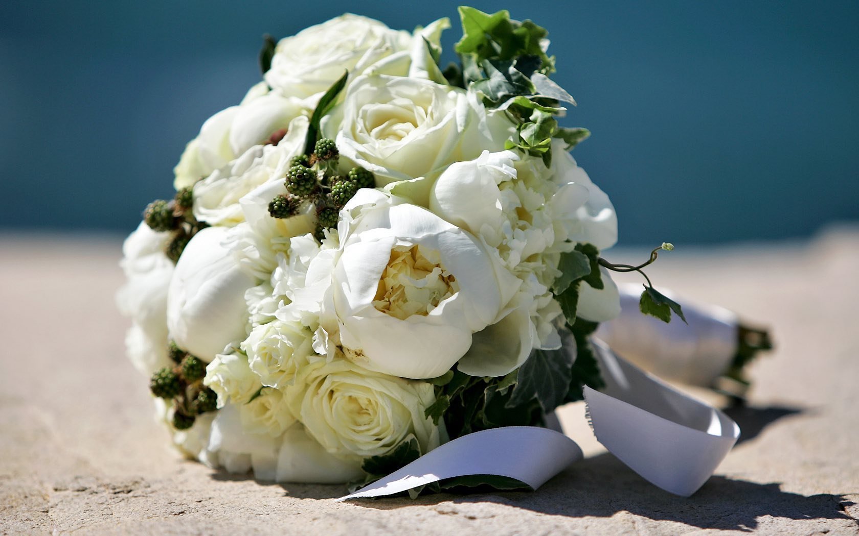 Воскресно белый. Букет белых цветов. Букет белых роз. Красивый букет из белых роз. Шикарный букет белых роз.