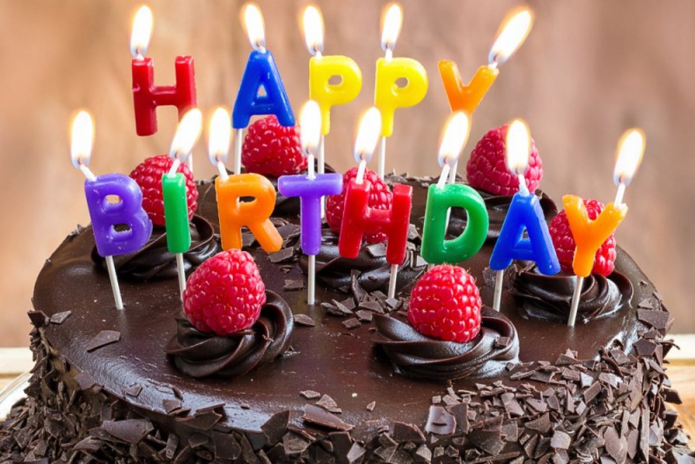 С днем рождения все новое. Торт с днем рождения!. Открытка с днём рождения торт. Свеча в торт "с днем рождения". Торт со свечками.