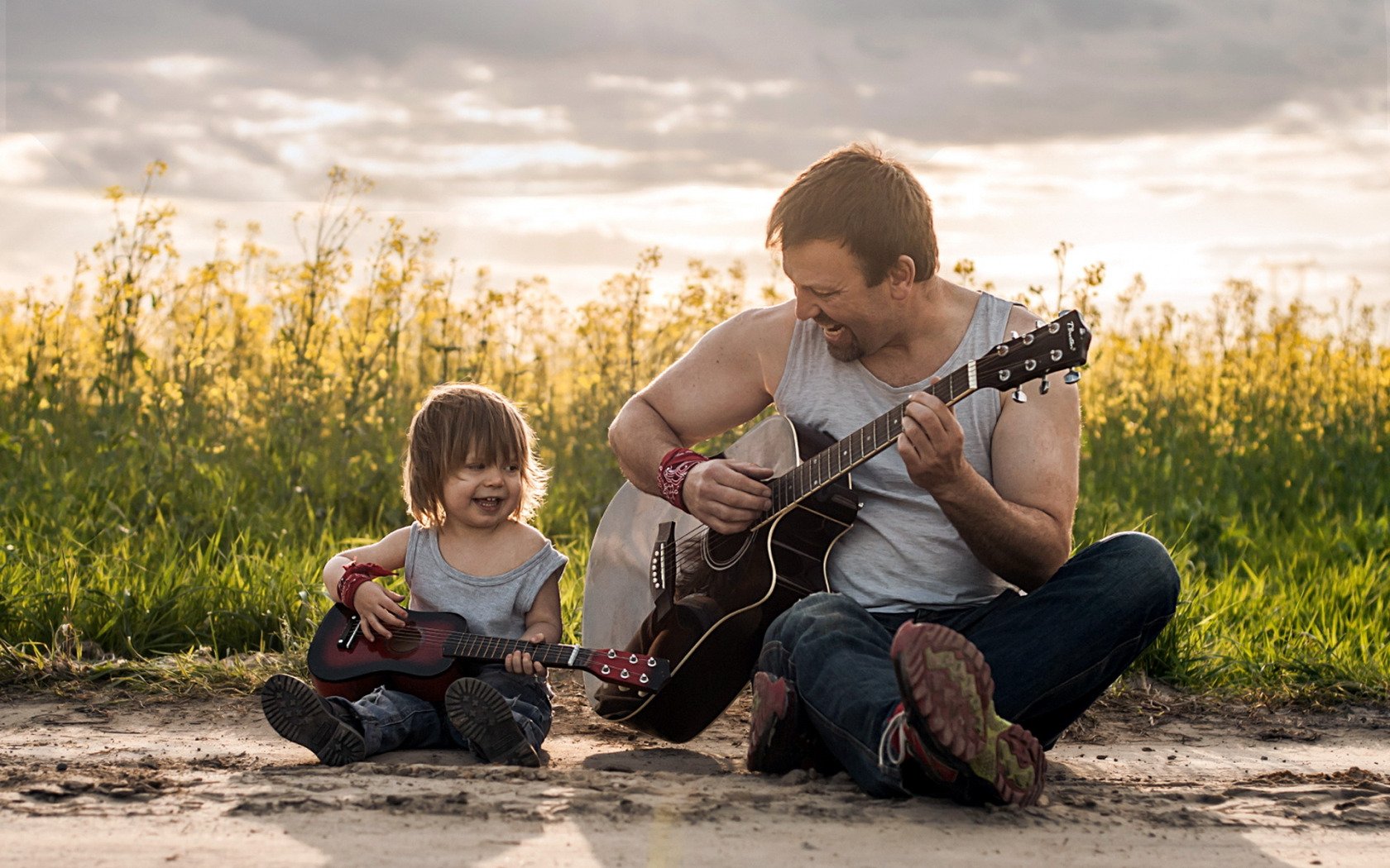 Папа дочь песня слушать. Отец и сын. Гитара для детей. Детям о папе. Отцы и дети.