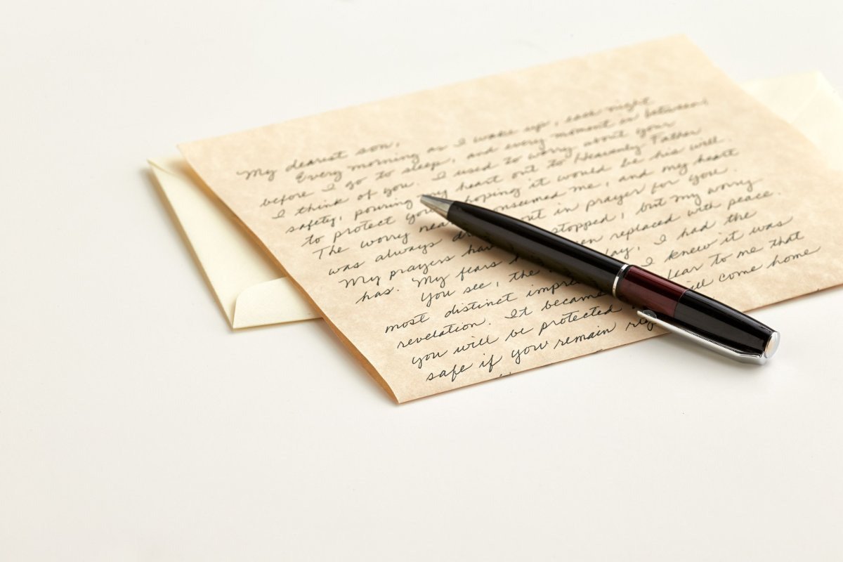 Волнующее письмо. Письмо. Лист и ручка. Ручка и бумага. Ручка для письма.