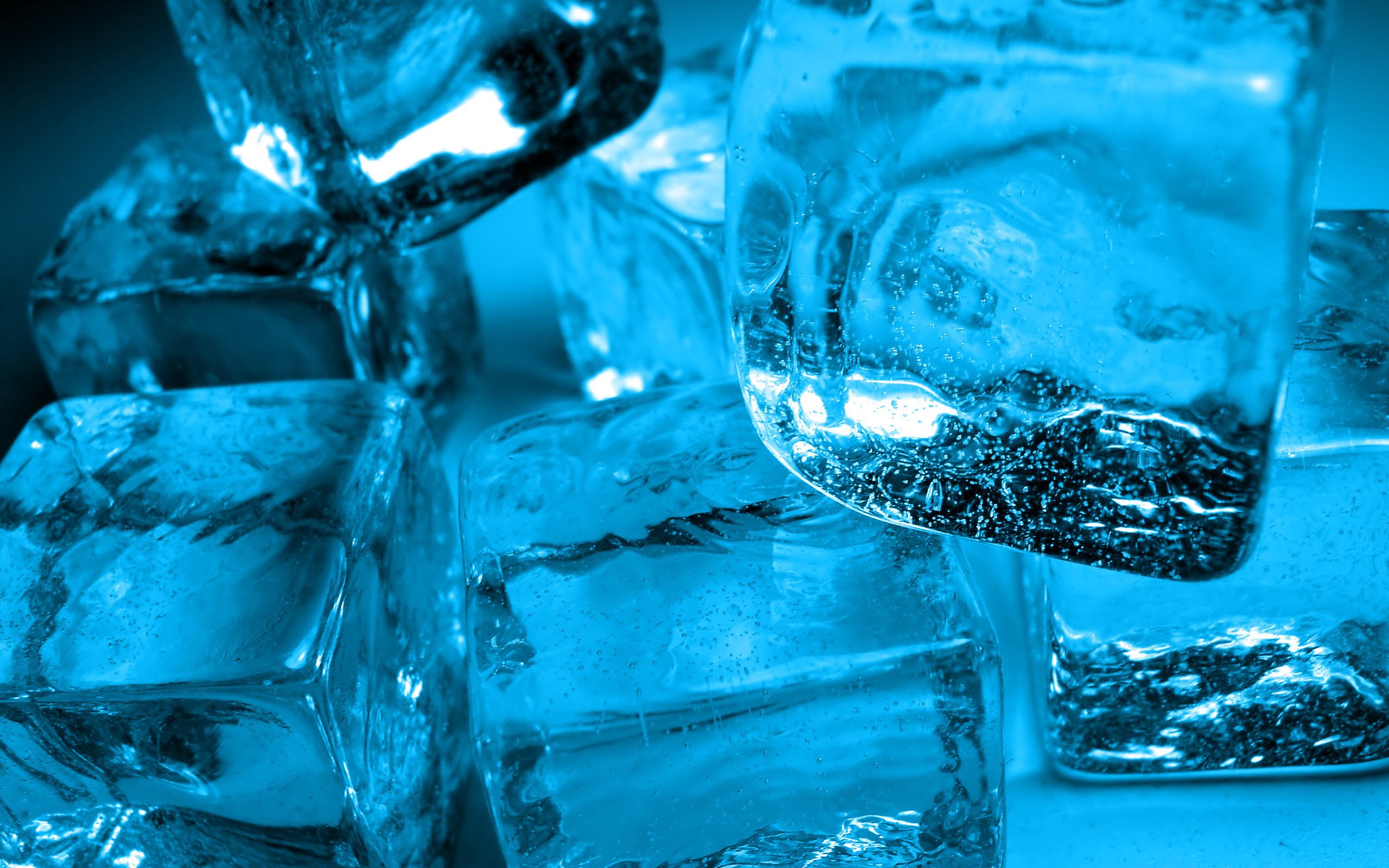 Кусочки льда песня. Ice Cube лед. Ice Cube лед Water. Синий лед. Красивые кубики льда.