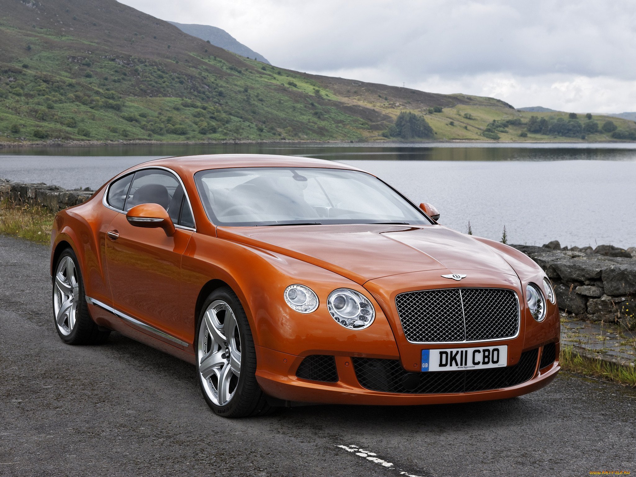 Ria bentley. Бентли Континенталь ГТ. Бентли Континенталь ГТ 2011. Bentley Continental gt 2011. Bentley Continental gt оранжевая.