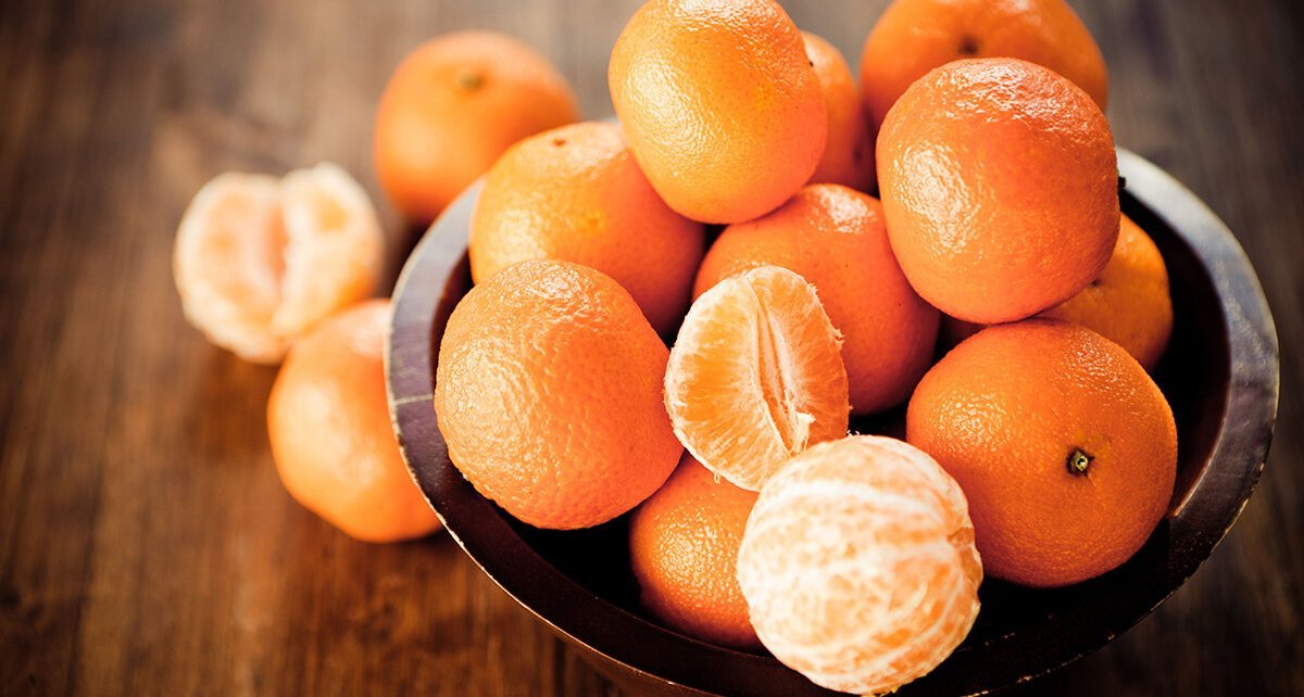 Убери мандарин. Витамин c в мандаринах. Пять мандарин или мандаринов. Интересные факты про мандарины. Фиолетовый мандарин.