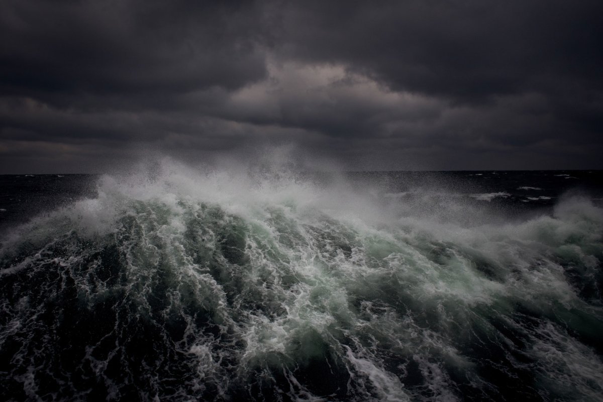 Темный шторм. «Шторм на черном море». Ацвазовский. Ледовитый океан шторм. Атлантический океан шторм. Берингово море шторм.