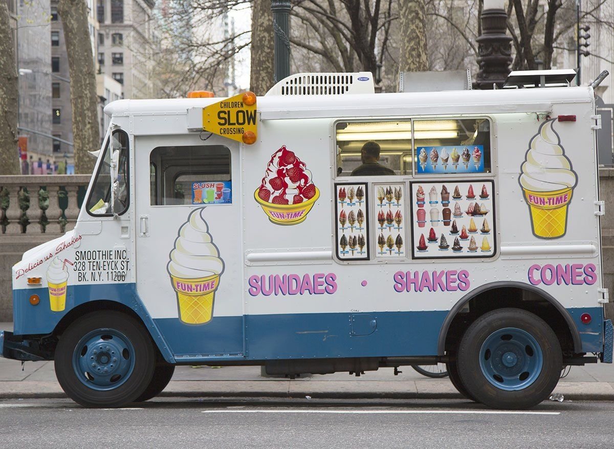 Номер мороженщика. Айс Крим трак. Фургон мороженое. Фургон с мороженым. Американский фургончик с мороженым.