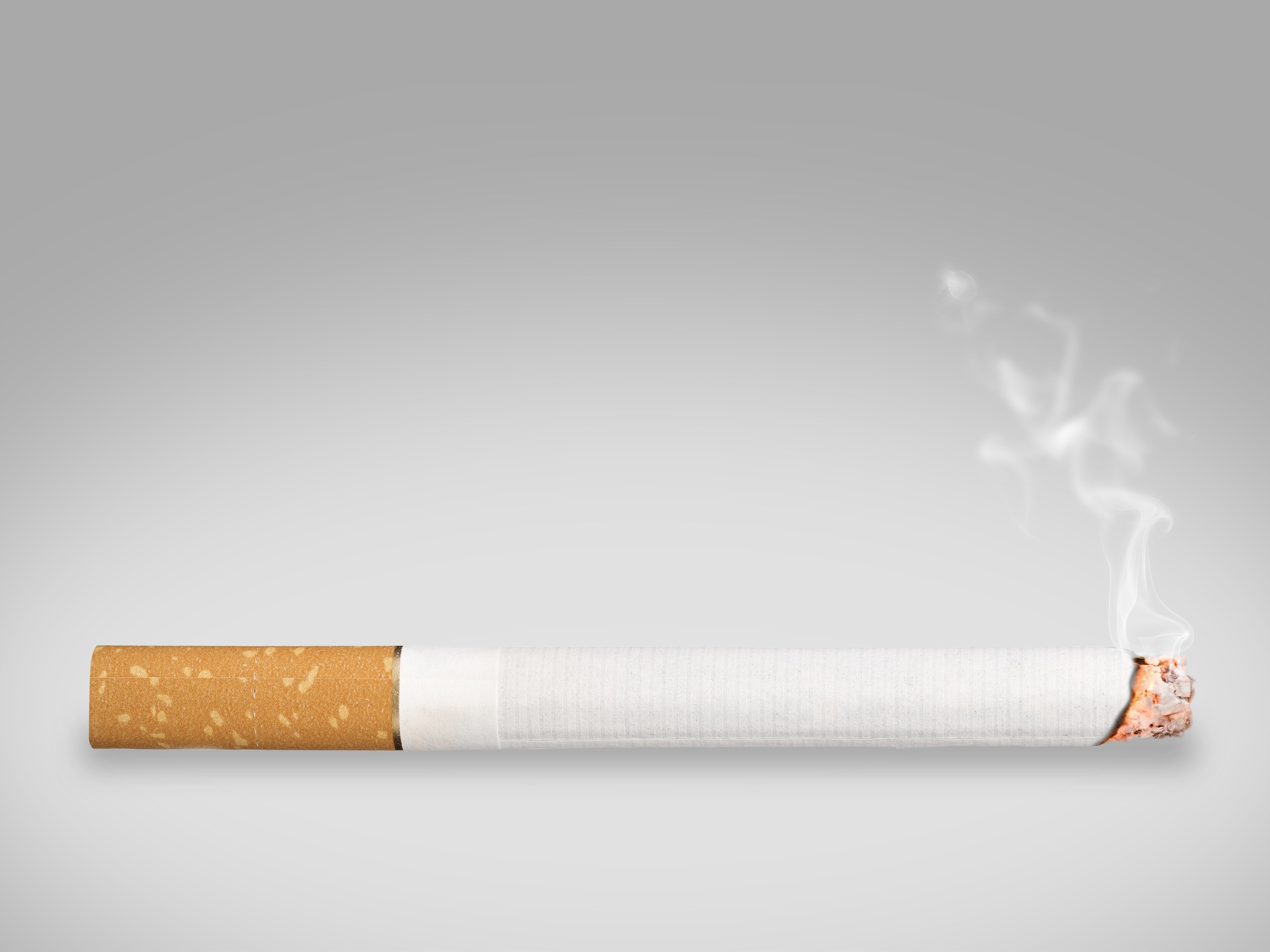 Вновь сигарета. Сигарета. Дымящаяся сигарета. Сигареты фон. Изображение сигареты.