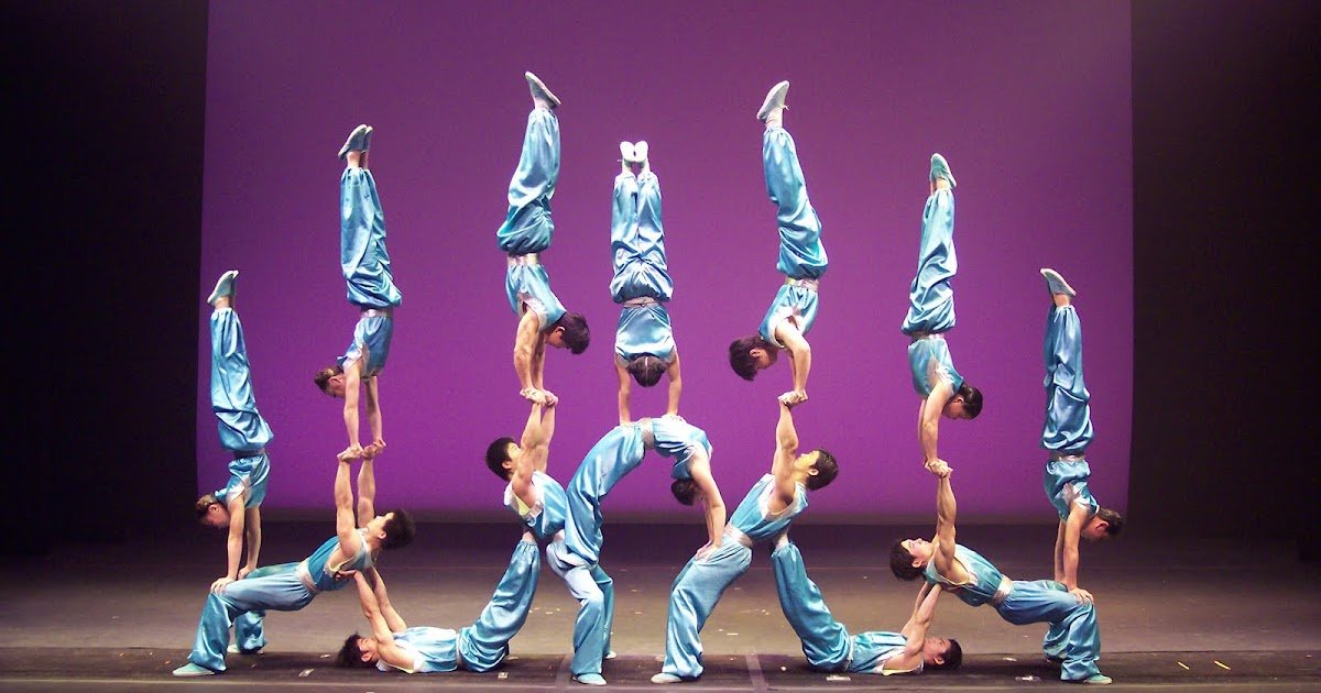 Современная акробатика. Акробатика шоу. Современные танцы. Спортивная акробатика групповая. Акробатические элементы.