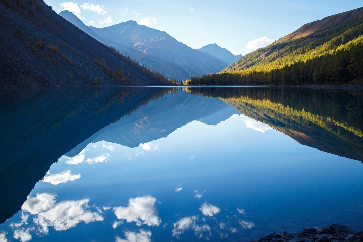 Глубокие горные озера. Озеро Тайменье Алтай. Шавлинское озеро Алтай. Нижнее Шавлинское озеро. Аленкины озера горный Алтай.