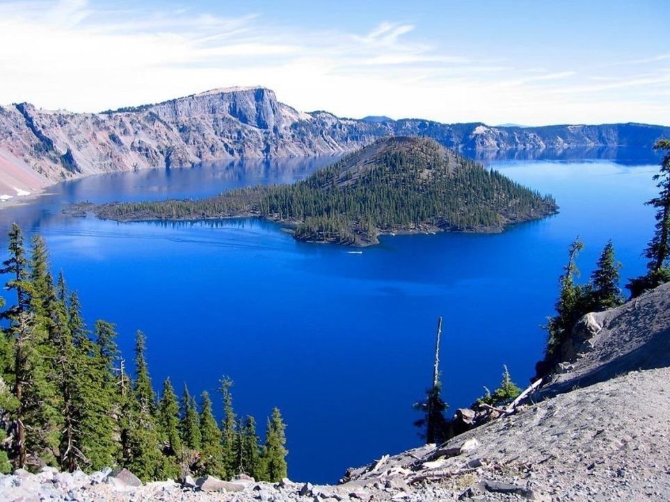 Покажи картинку озера. Кратерное озеро в Орегоне. Озеро Крейтер, штат Орегон, США. Орегон Крейтер Лейк. Кратерное озеро Мазама.