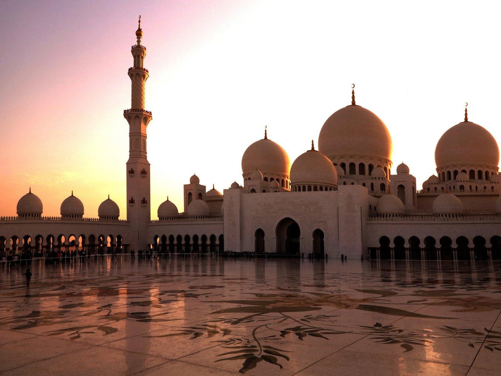 Мусульманский край. Мечеть шейха Зайда Абу-Даби вечером. Тадж-Аль-Масджид.Индия. Архитектура Ислама мечеть в Абу Даби.