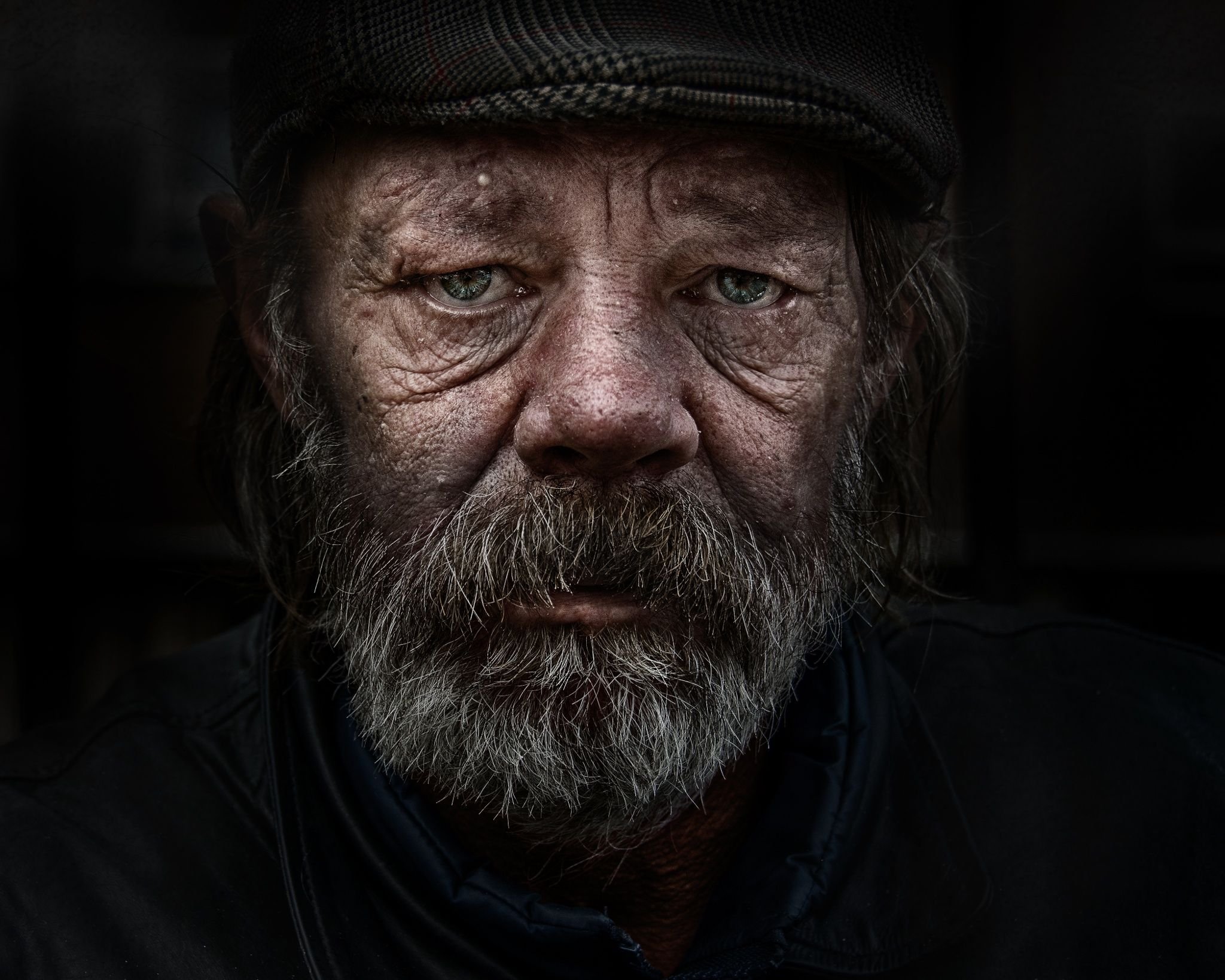 Фотография бомжа. Бомж. Бездомный портрет. Портрет бомжа.