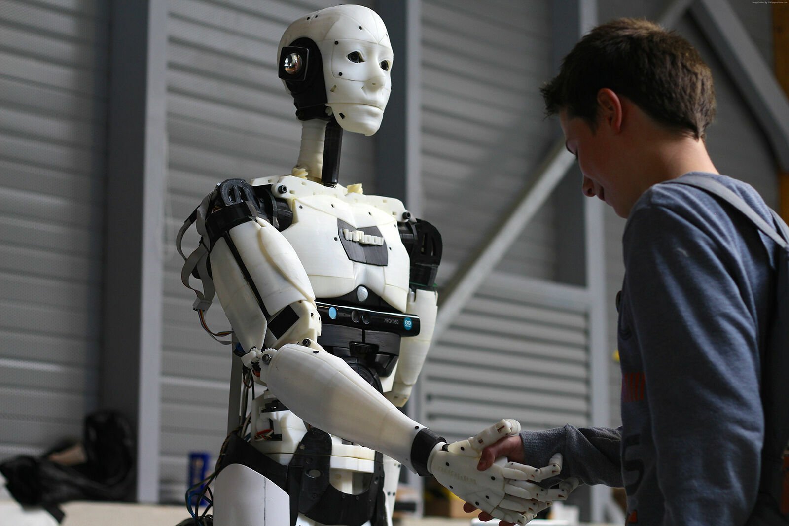 Роботов есть мозги. Робот. Современные роботы. Робо. Человекоподобный робот.