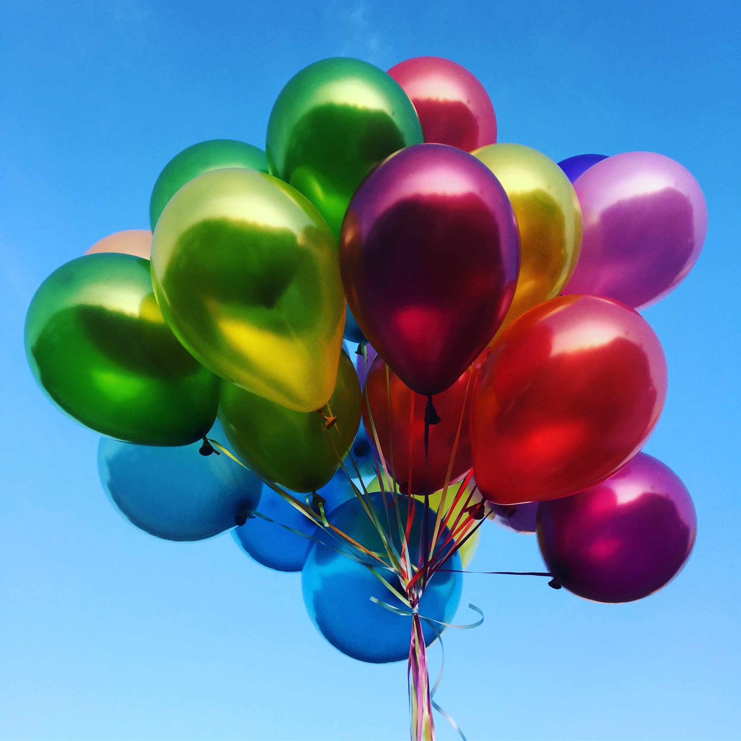 Красивые воздушные шарики. Воздушный шарик. Разноцветные воздушные шары. Гелиевые шары. Шарики цветные воздушные.