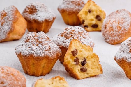 Кекс с изюмом