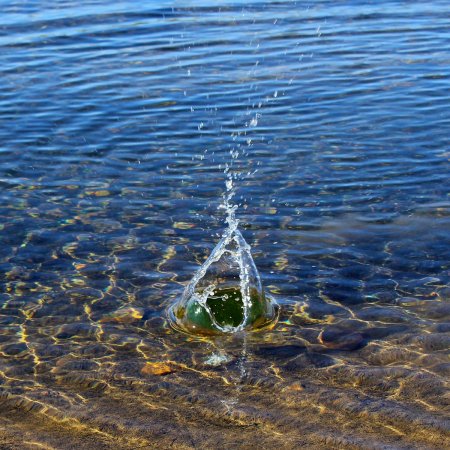 Камень брошенный в воду