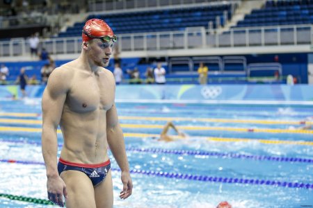 Адам Адамов пловец