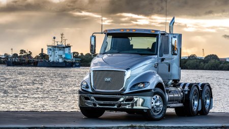 Катерпиллер грузовик тягач