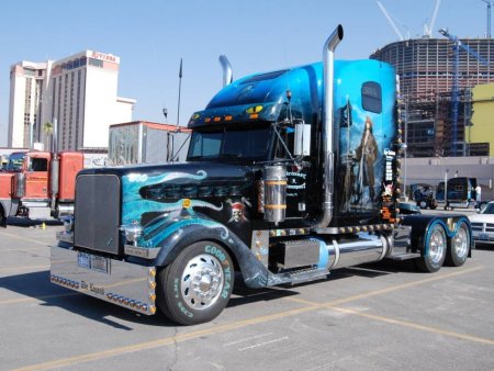 Грузовик трак Фредлайнер