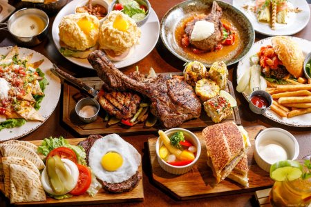 Стол с едой