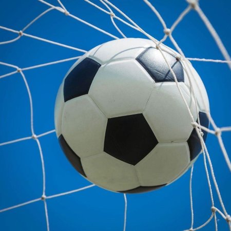 Футбольный мяч и ворота