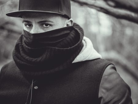 Парень в капюшоне