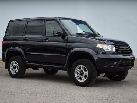 Черный УАЗ Патриот 2017