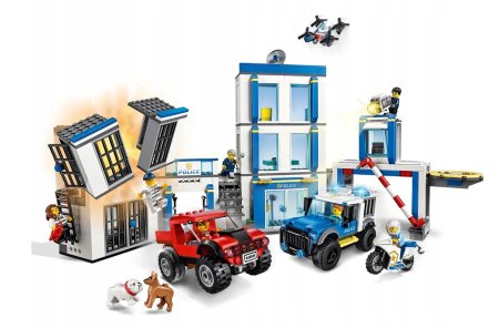 LEGO City полицейский участок 60246