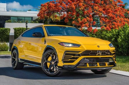 Lamborghini Urus желтый