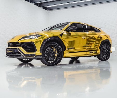 Lamborghini Urus золотой