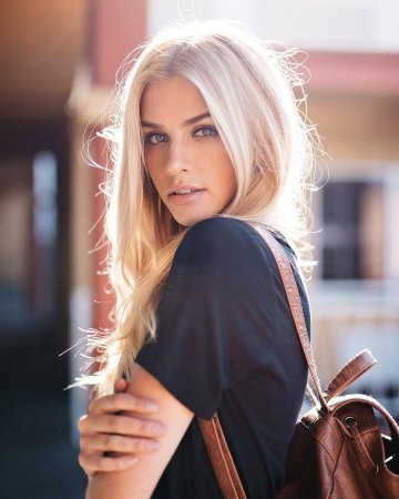 Marina Laswick блонд