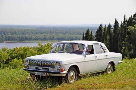 Машина Волга ГАЗ 24