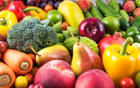 Разные фрукты и овощи