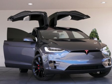 Машина Tesla model x