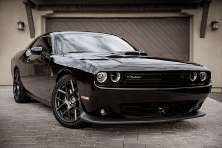 Dodge Challenger черный