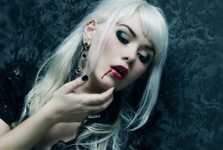 Меган Фокс вампирша