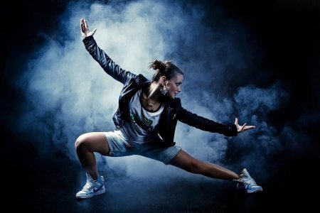 Современные танцы девушка