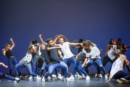 Танец молодежный современный