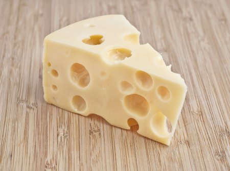 Твердый сыр с дырочками