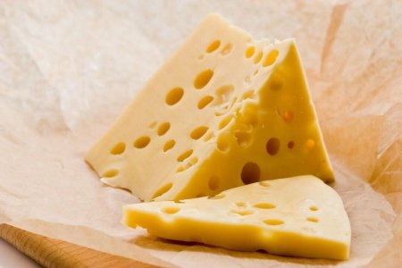 Большой кусок сыра