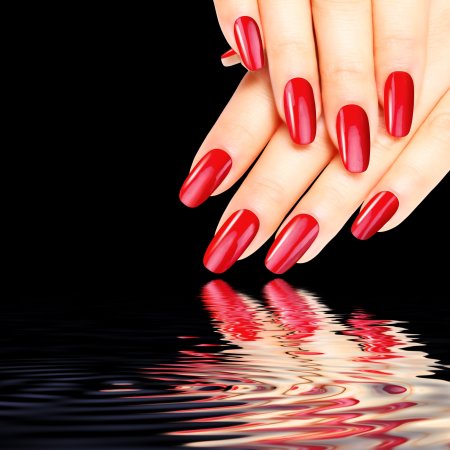 Красные ногти